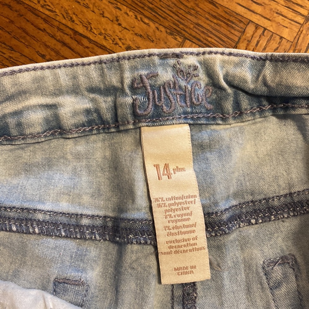 Shorts - Picture 3 of 3